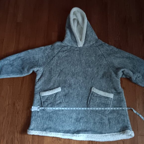 Bedsure Wearable Hooded Blanket Grey Sherpa Lined Cozy Snuggle Lounge - Picture 4 of 5